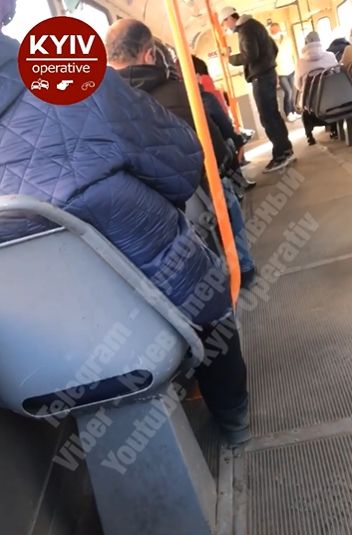 Перепалка в трамваї через "зайвого" пасажира
