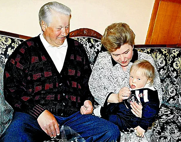 Борис Ельцин, его жена Наина и внук Глеб