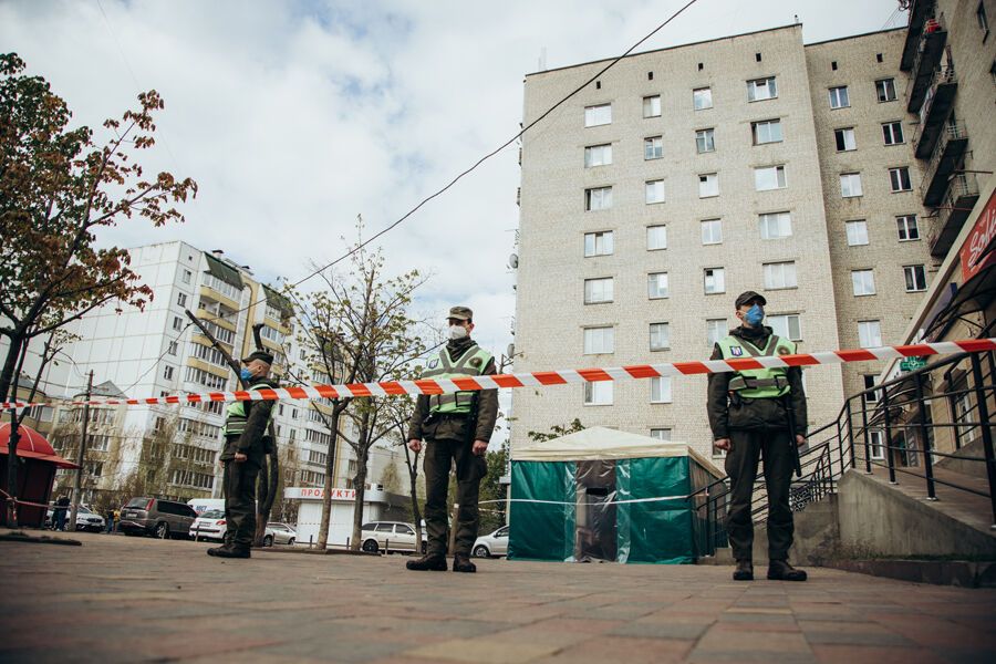 Нацгвардия обеспечивает карантинные меры во время вспышки COVID-19 в Вишневом