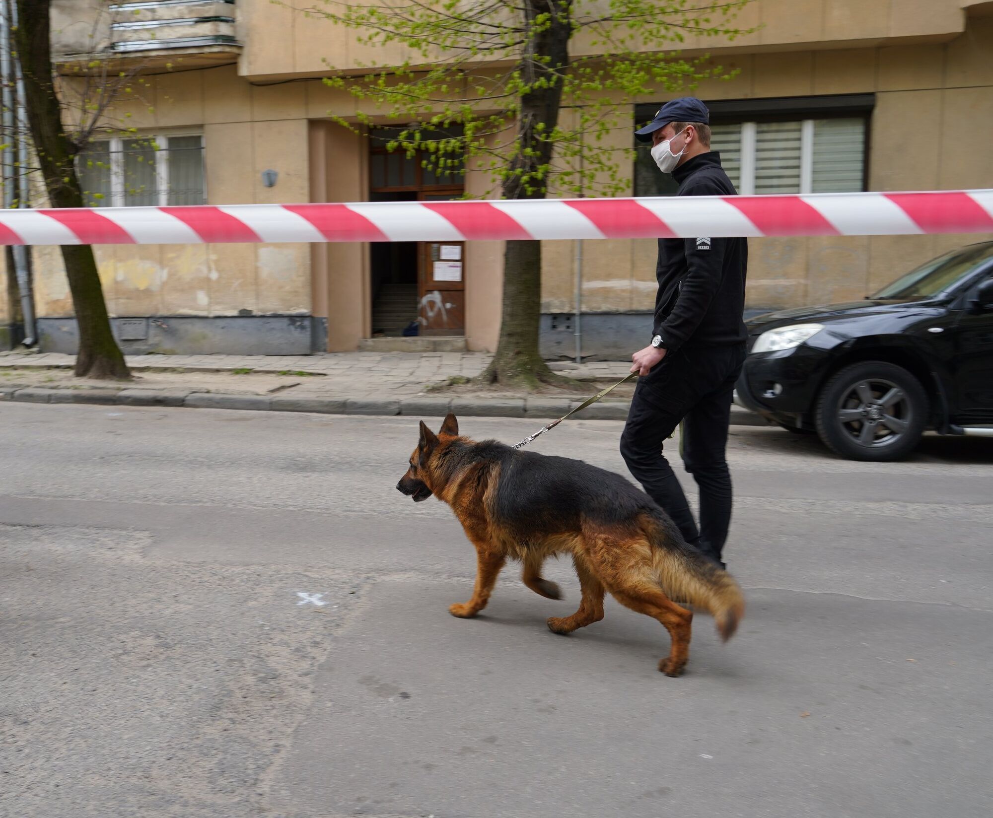 В центре Львова застрелили нелегального валютчика: появились первые фото с места ЧП