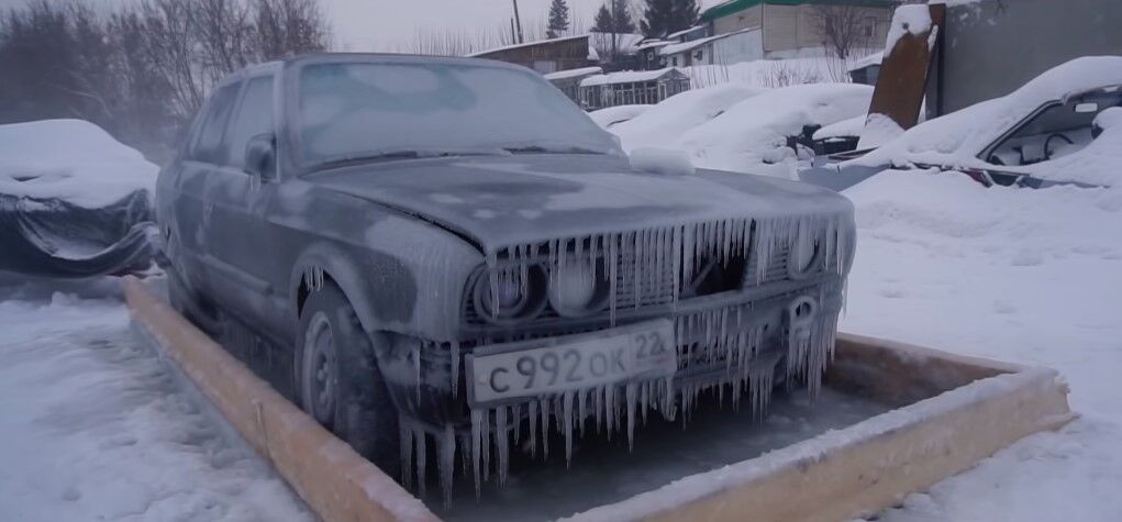 Старую BMW 3 series полностью заморозили
