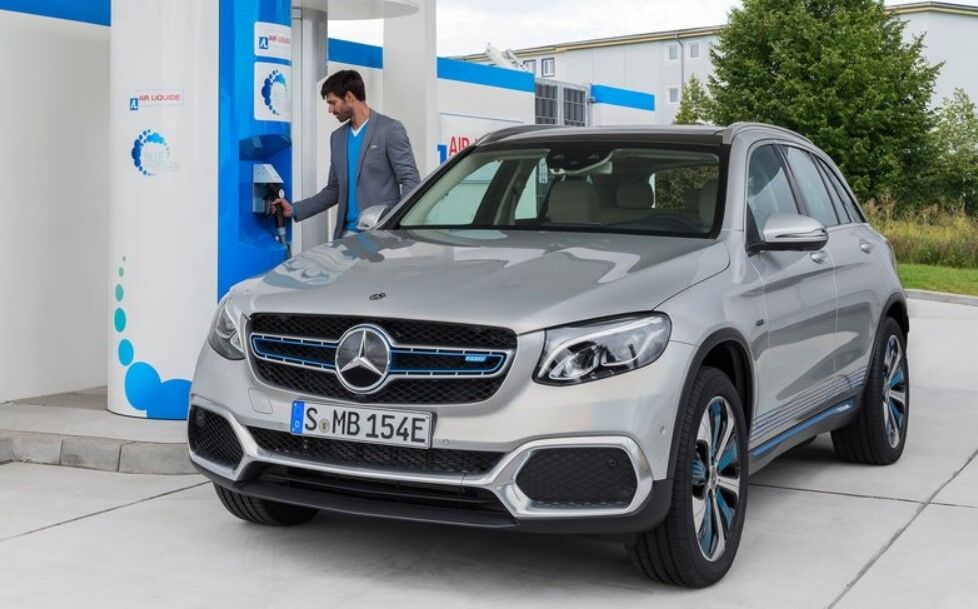 Mercedes GLC F-Cell можно заправлять водородом и заряжать от внешней электросети