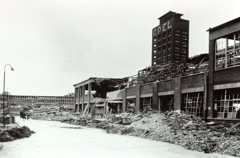 Завод Opel в Рюссельсхайме в 1944 году