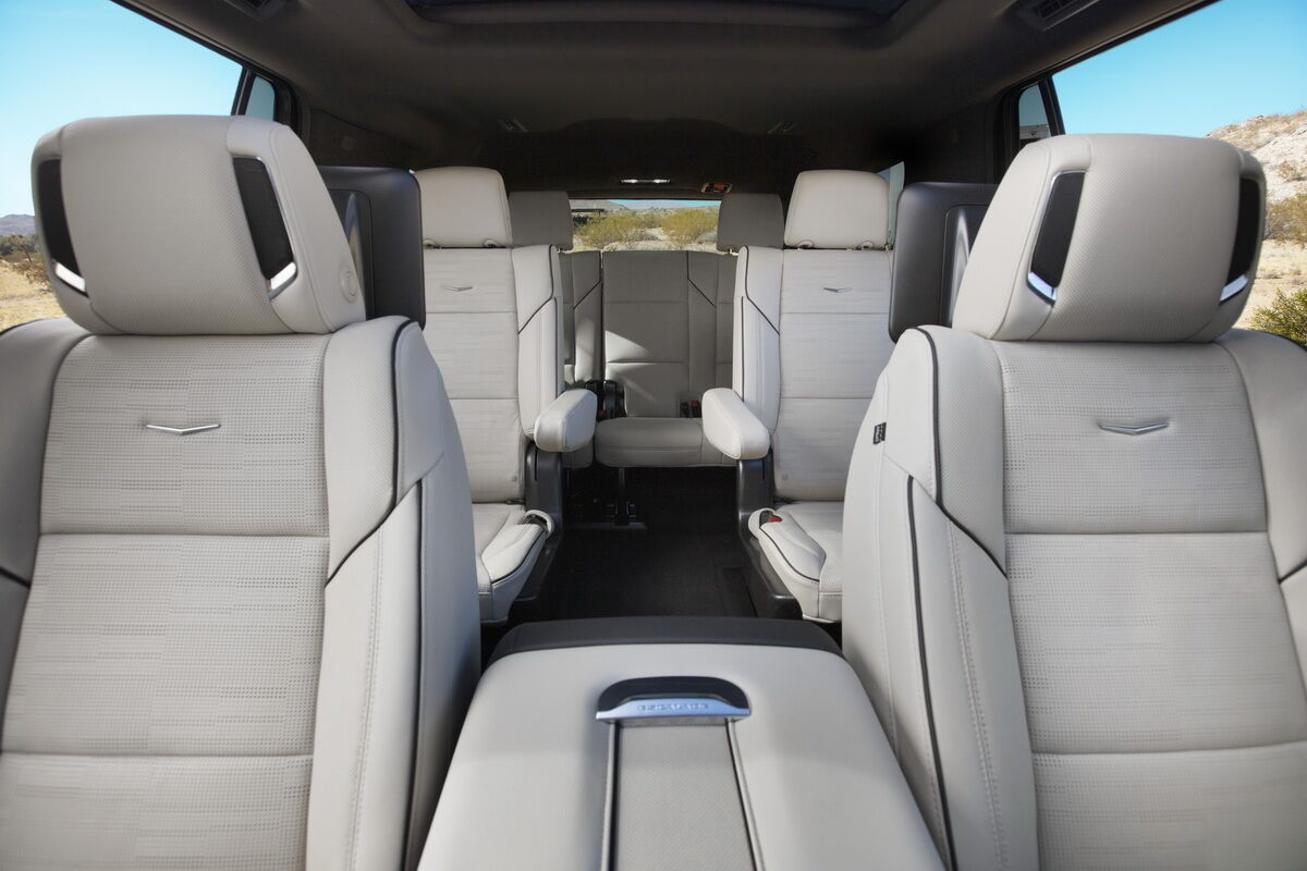 2021 Cadillac Escalade ESV стал на 18% просторнее модели прежнего поколения