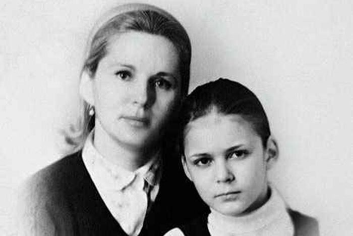 Перша дружина Юрія Яковлєва Кіра Мачульська з дочкою