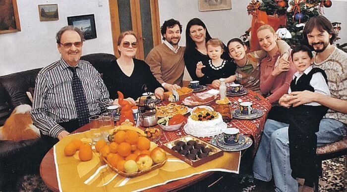 Юрий Яковлев с семьей
