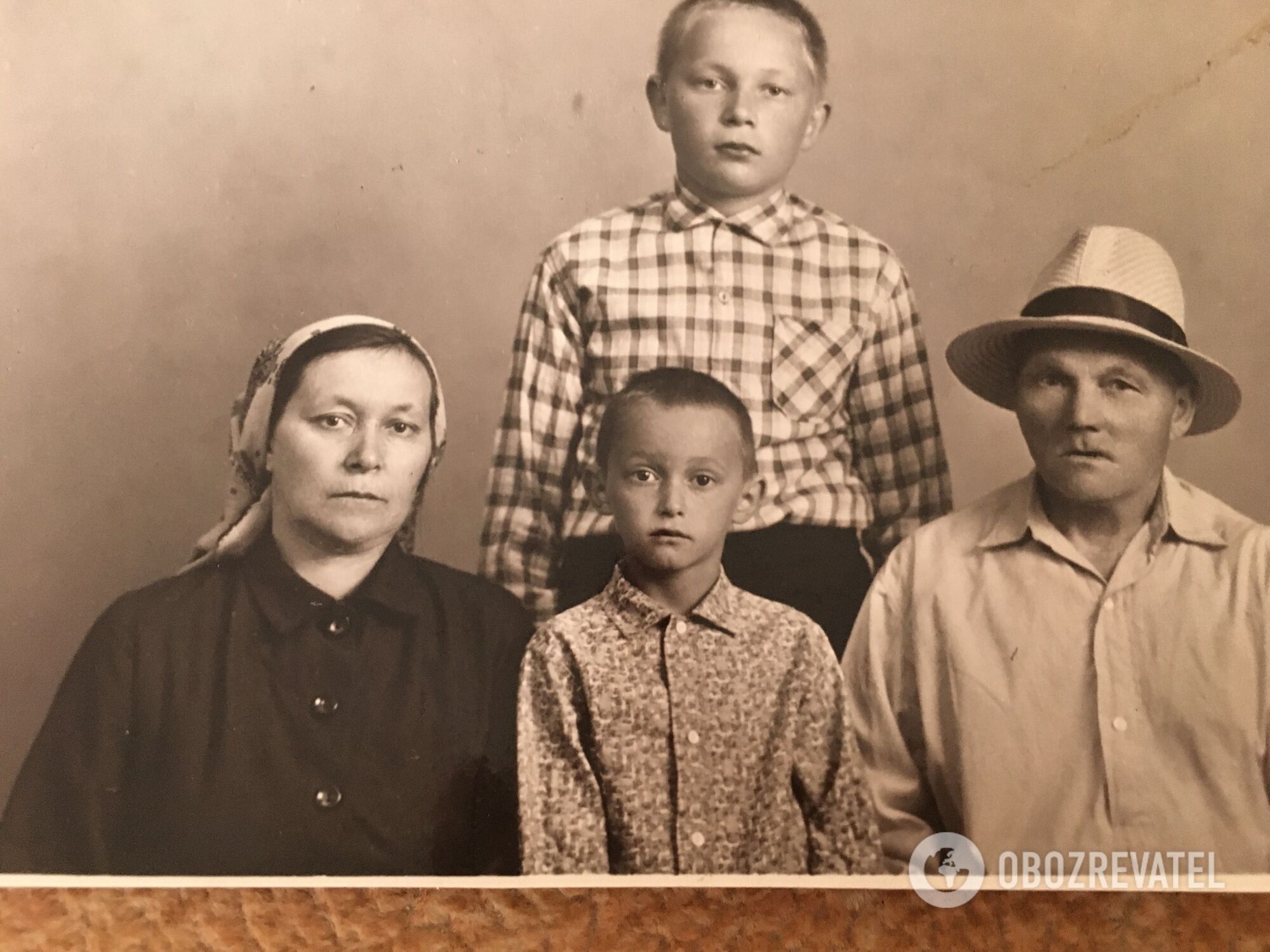 Семья Ананенко, Алексей по центру в нижнем ряду