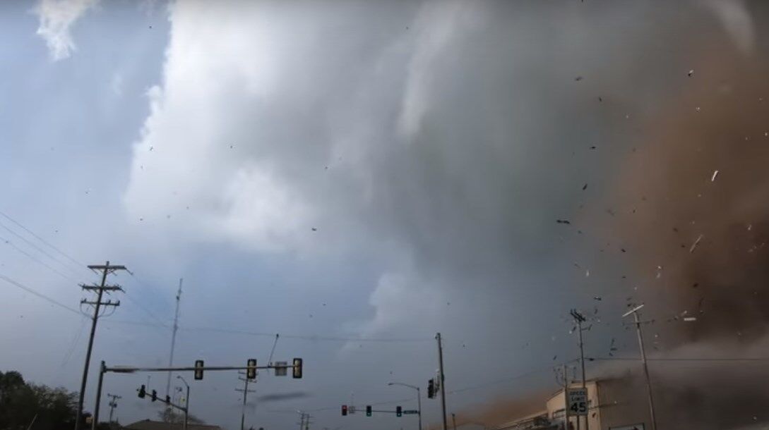Пекос Хэнк показал кадры из эпицентра торнадо в Оклахоме