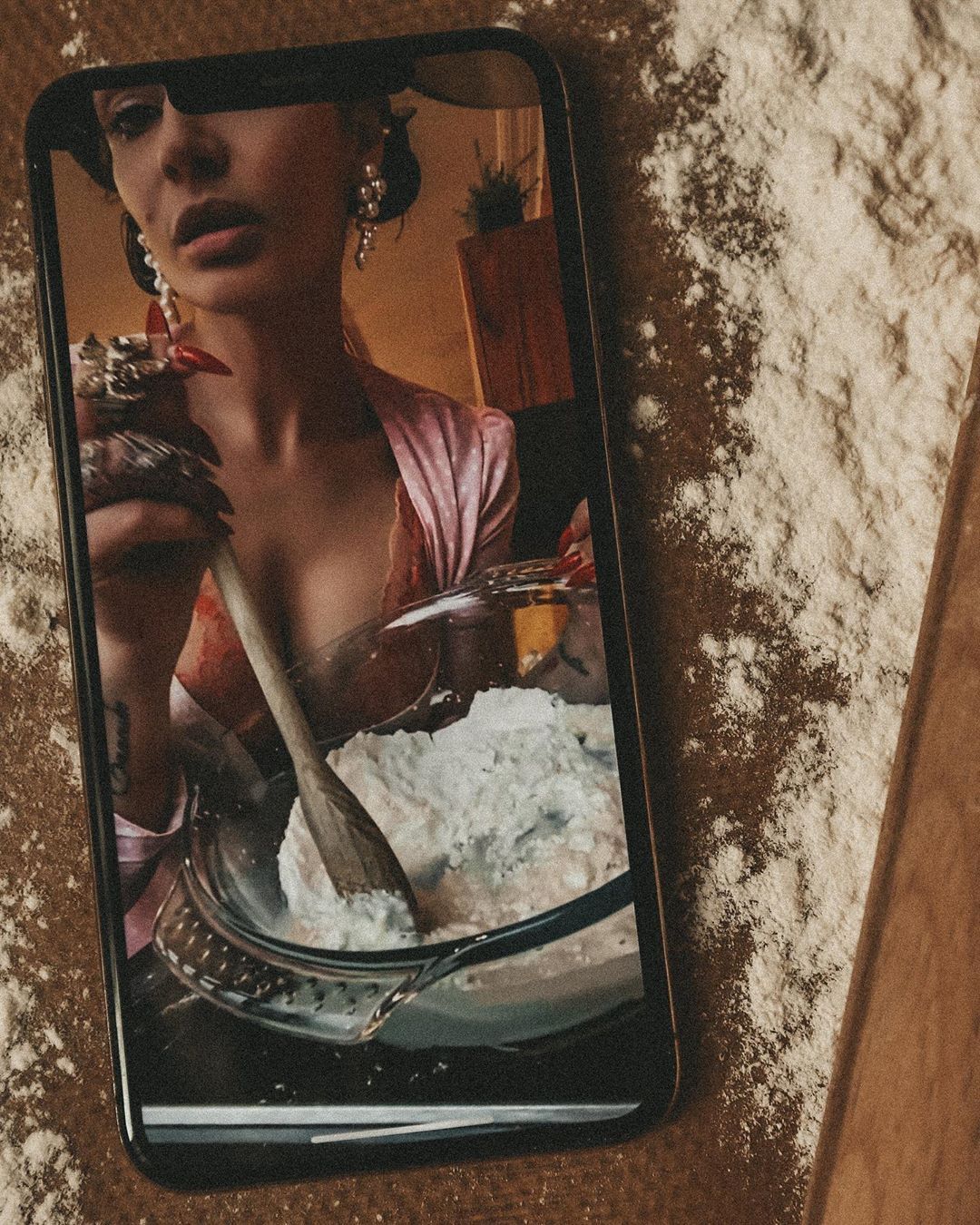Алена Водонаева в пикантной фотосессии