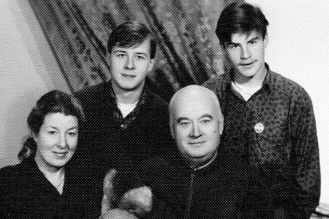 Евгений Моргунов с женой и детьми