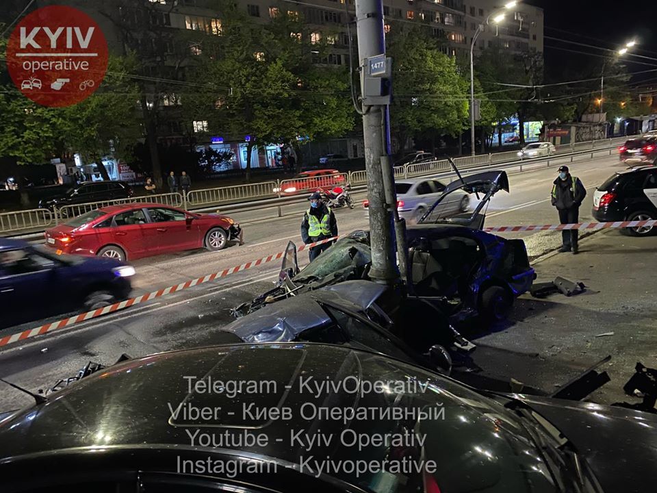 В Киеве произошло масштабное ДТП с участием шести авто. Фото и видео