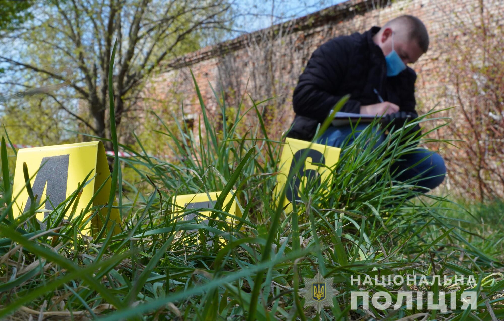 Жестоко убивали: во Львове нашли тело женщины в заброшенной воинской части