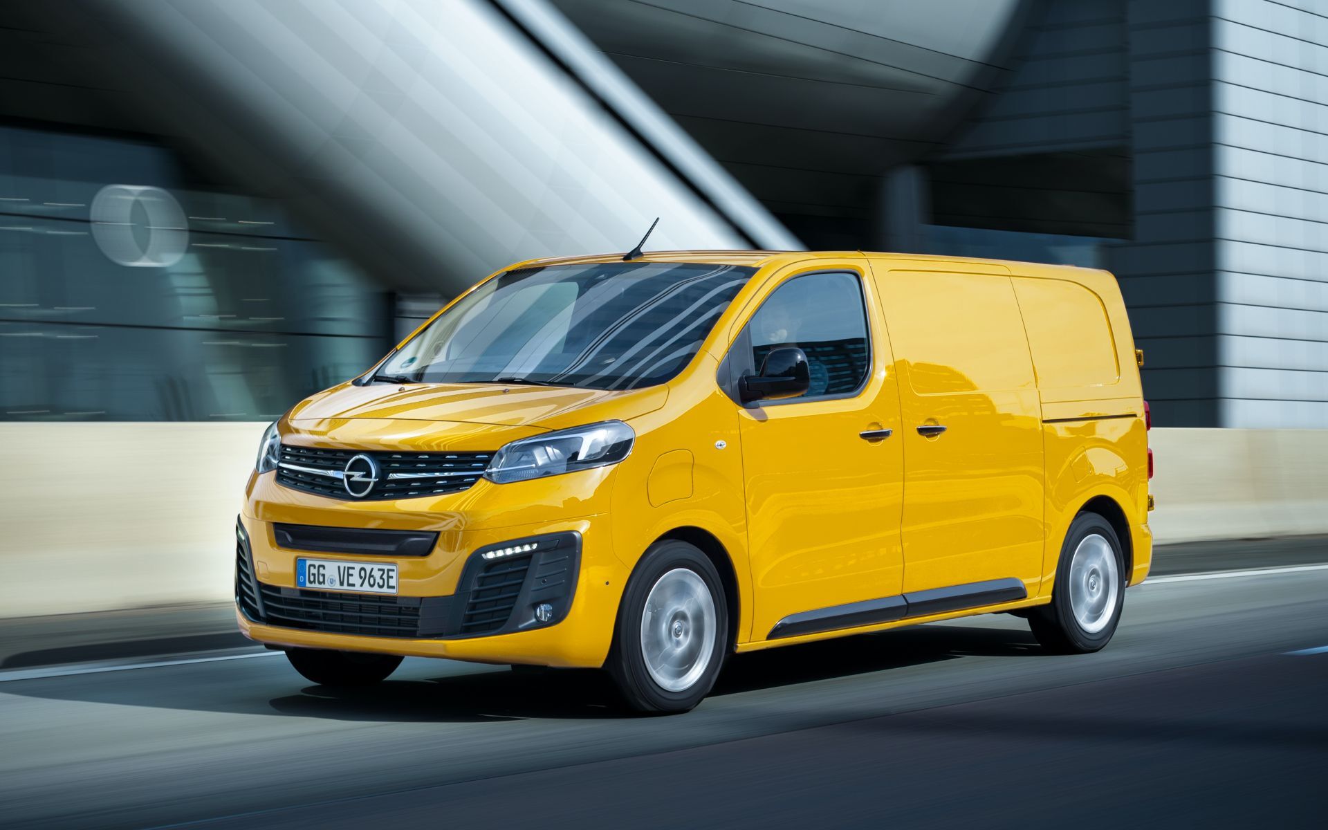 В зависимости от батареи, Opel Vivaro-e запас хода составляет от 230 до 330 км по циклу WLTP