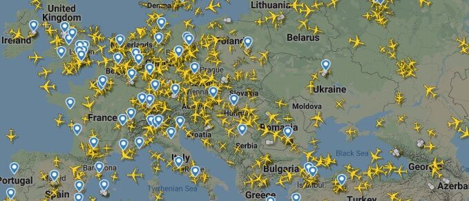 На карте авиасообщений над Украиной "белое пятно"