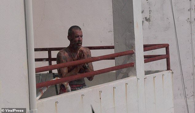 Турист сбросил жену с балкона из-за коронавируса