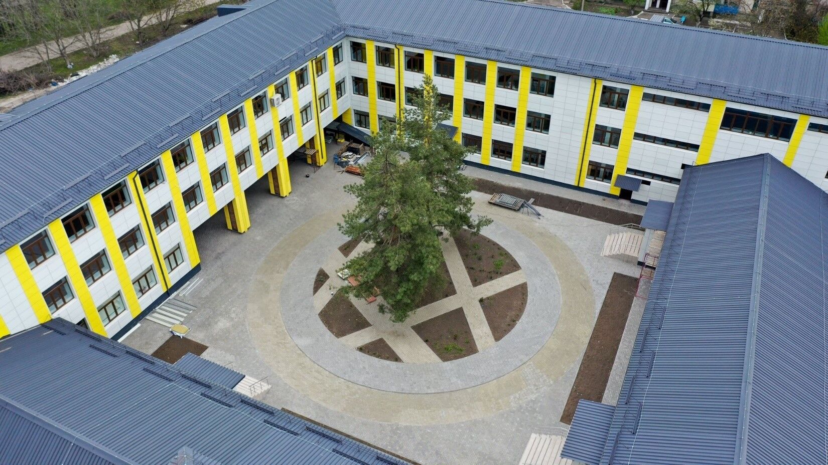 Дві старі школи в Апостоловому перетворюють на яскраві сучасні будівлі за програмою "Велике будівництво" президента – Голик