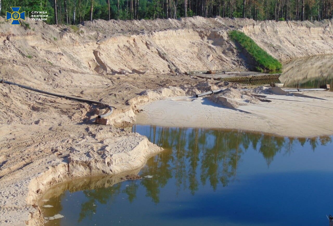СБУ разоблачила незаконную добычу песка на Житомирщине