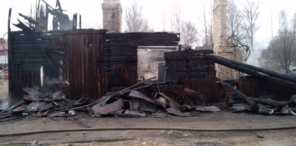 В России заживо сгорели шестеро детей в страшном пожаре. Видео