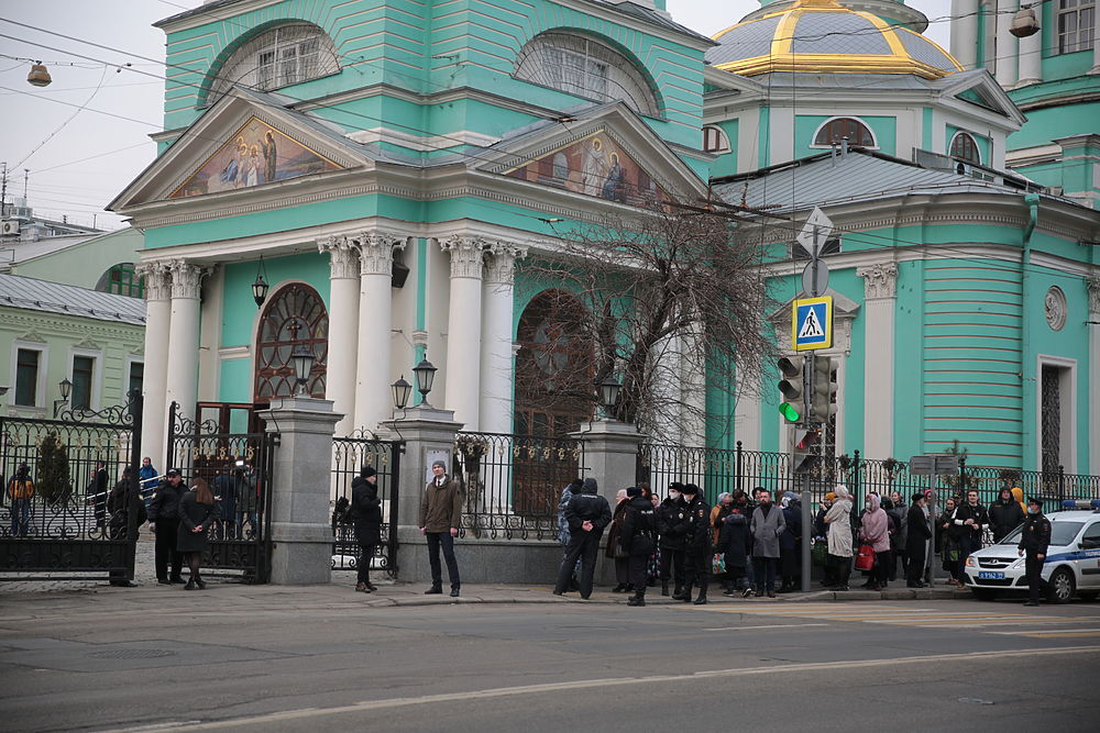 Патріарх Кирило об'їхав Москву з молитвою проти коронавірусу і обурив росіян. Фото і відео