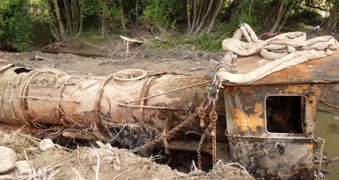 135-летний паровоз нашли на дне реки