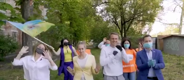 В России депутат появился в клипе с флагом Украины