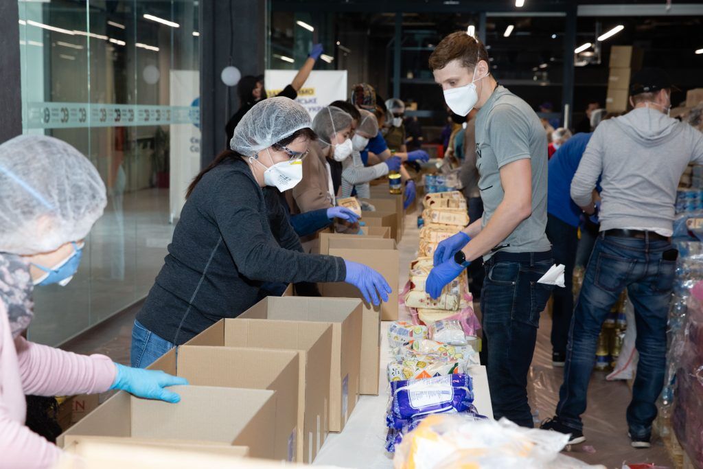Волонтеры "Европейской солидарности" собрали для украинцев еще 5 тысяч продуктовых наборов