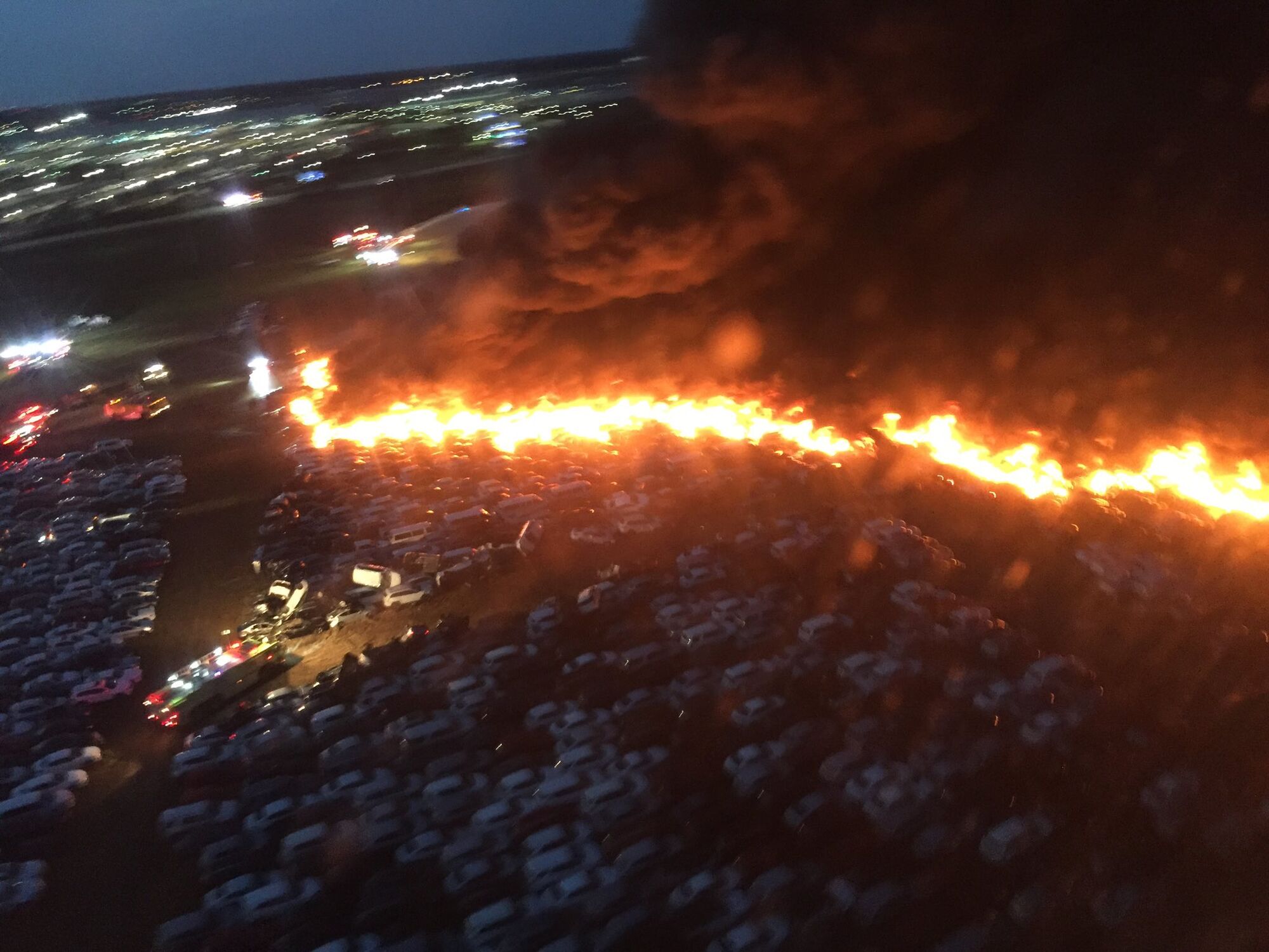 Масштабна пожежа в аеропорту Флориди знищила понад 3500 авто