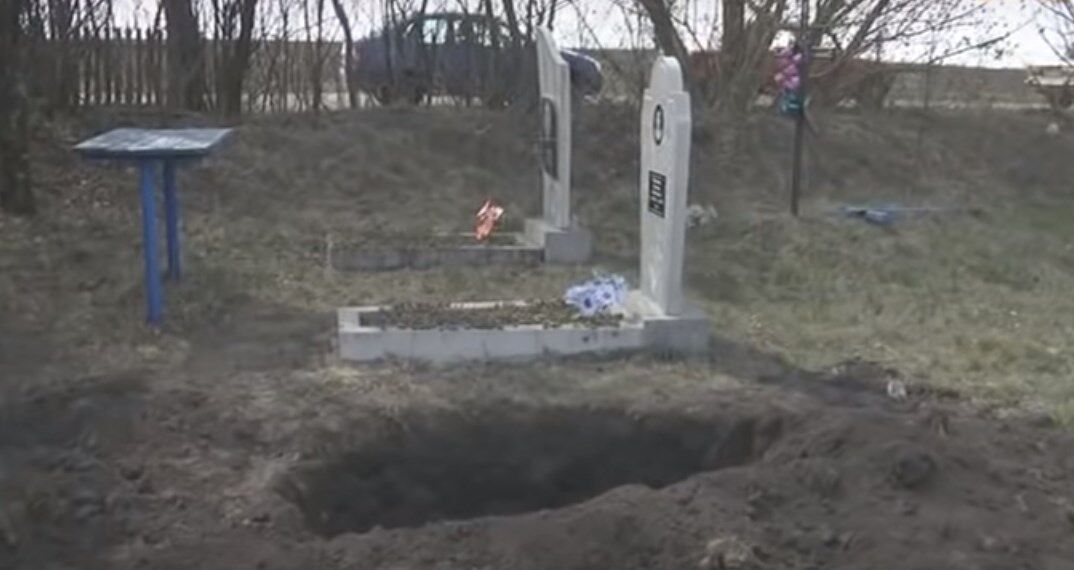 Женщину заставили копать себе могилу