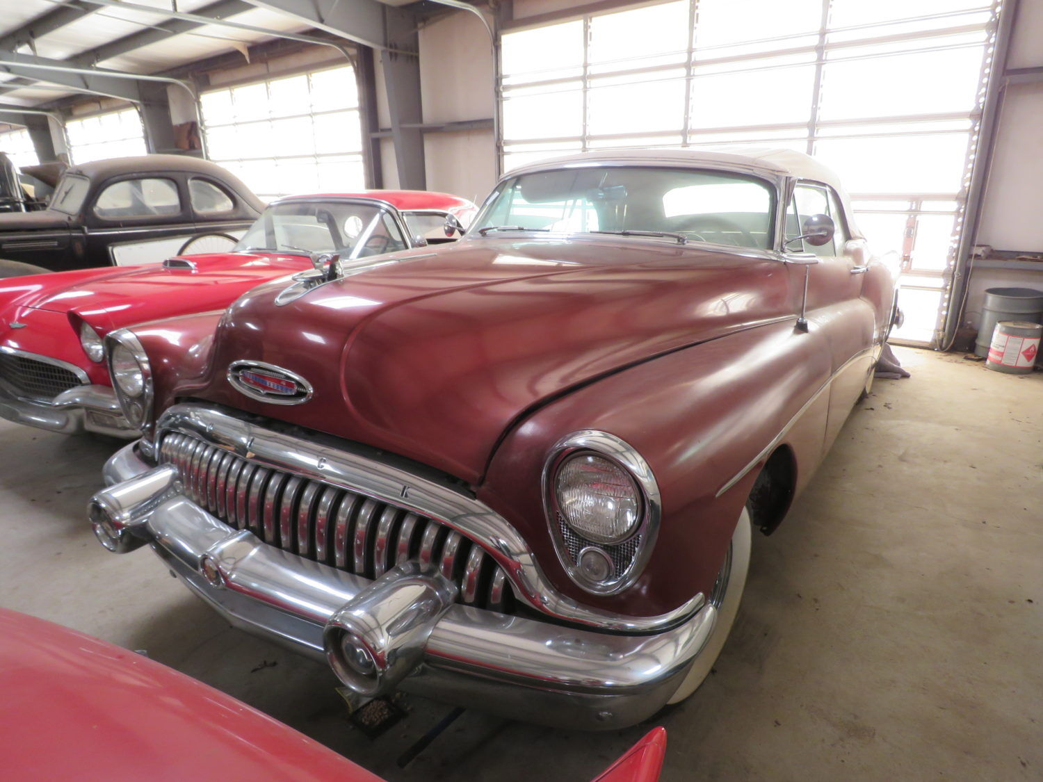 Улюбленим автомобілем Боба був відновлений кабріолет Buick Skylark 1953 року