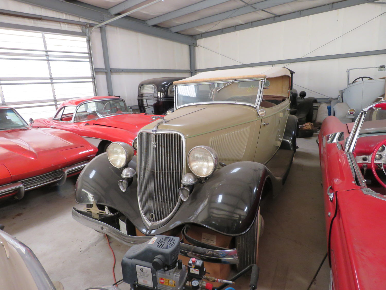 Велика частина колекції присвячена моделям Ford 30-х років