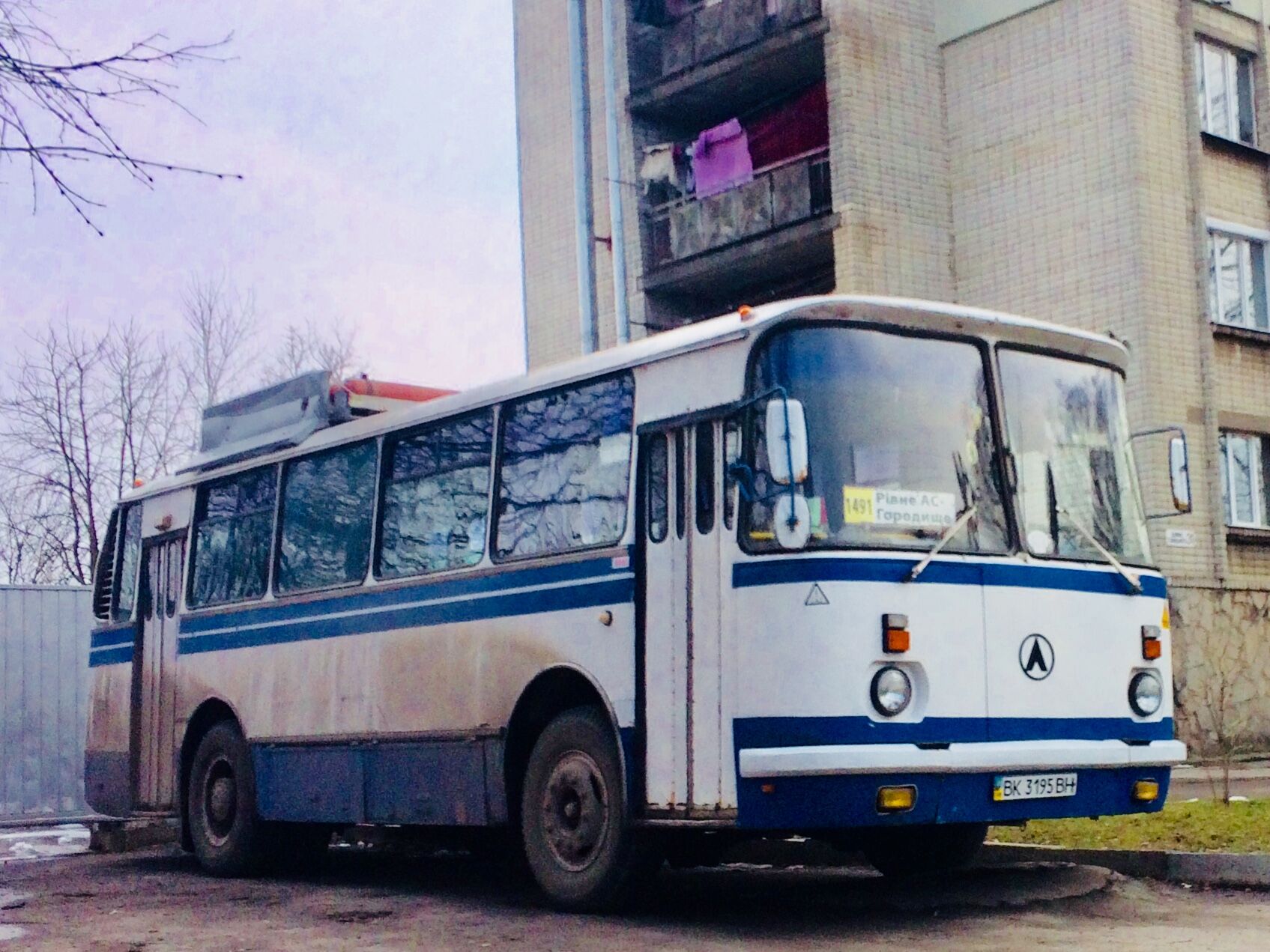 ЛАЗ-695Н - один з автобусів-довгожителів. Випускався Львівським автобусним заводом з 1974 по 2010 роки