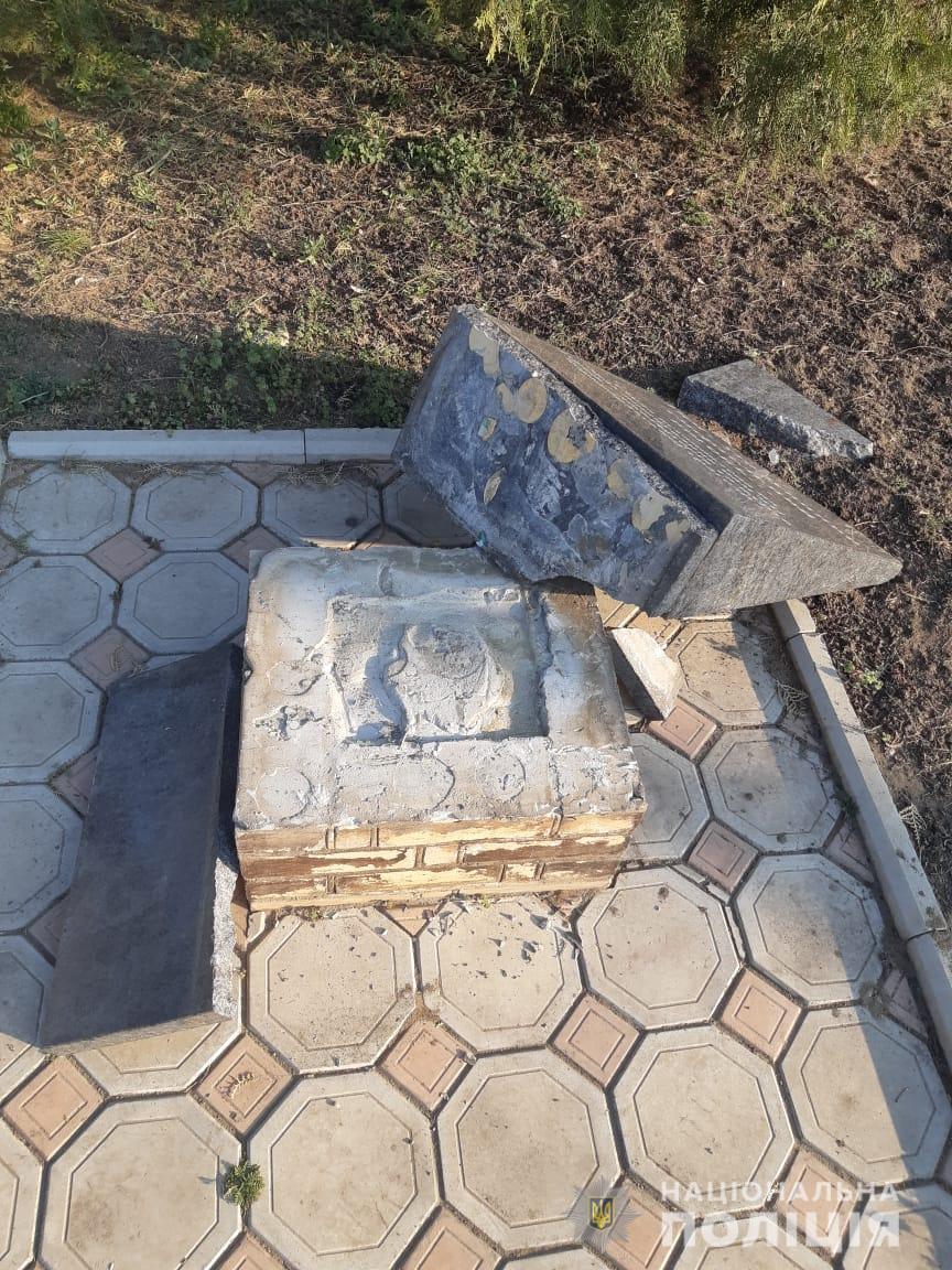 На Одещині п'яний неадекват розбив пам'ятник