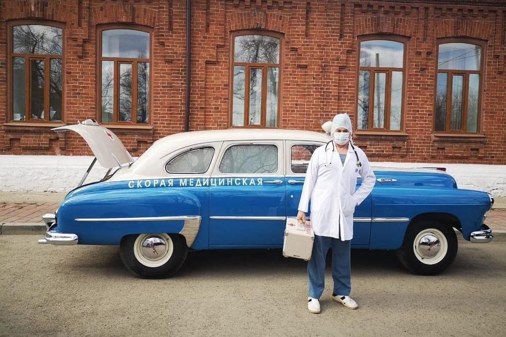 60-летнее санитарное авто, которое передали врачам