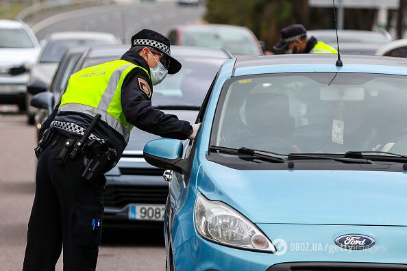 Полиция в Валенсии контролирует соблюдение условий карантина