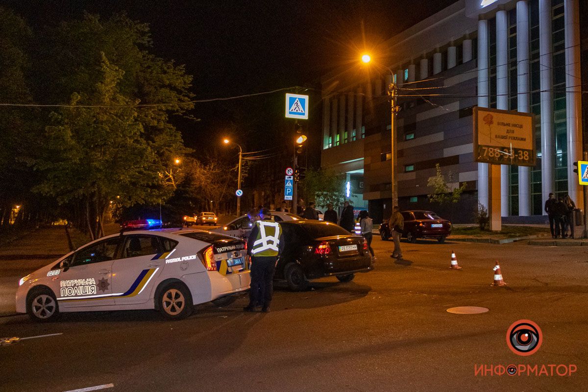 На улице Сечевых Стрельцов столкнулись автомобили Renault и Chevrolet