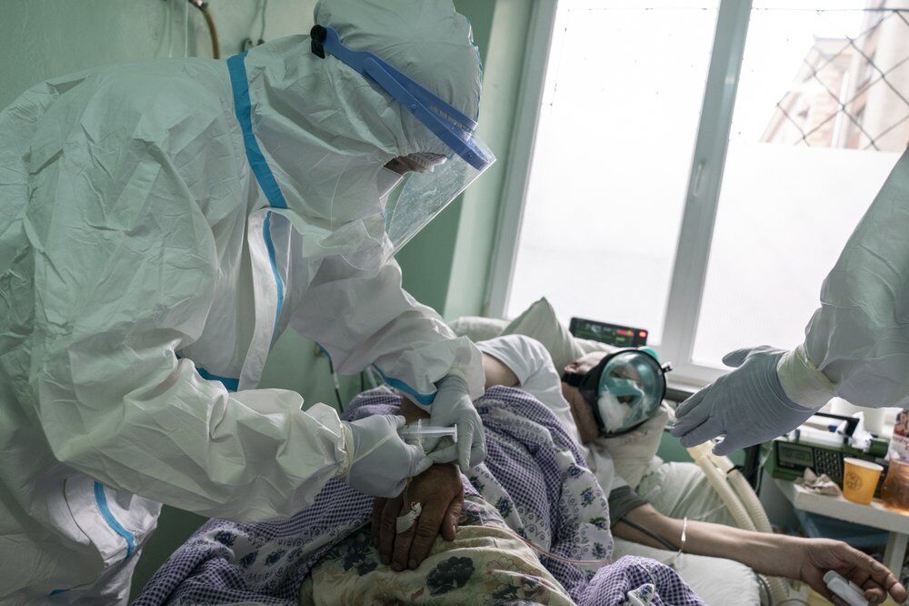 Медсестра за работой в больнице в Черновцах