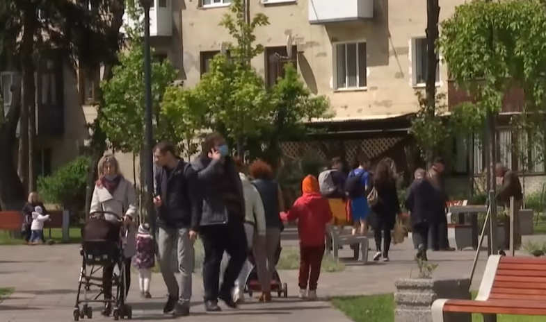 Киев без ТРЦ, а Прикарпатье без стоматологов: как города Украины выходят из карантина