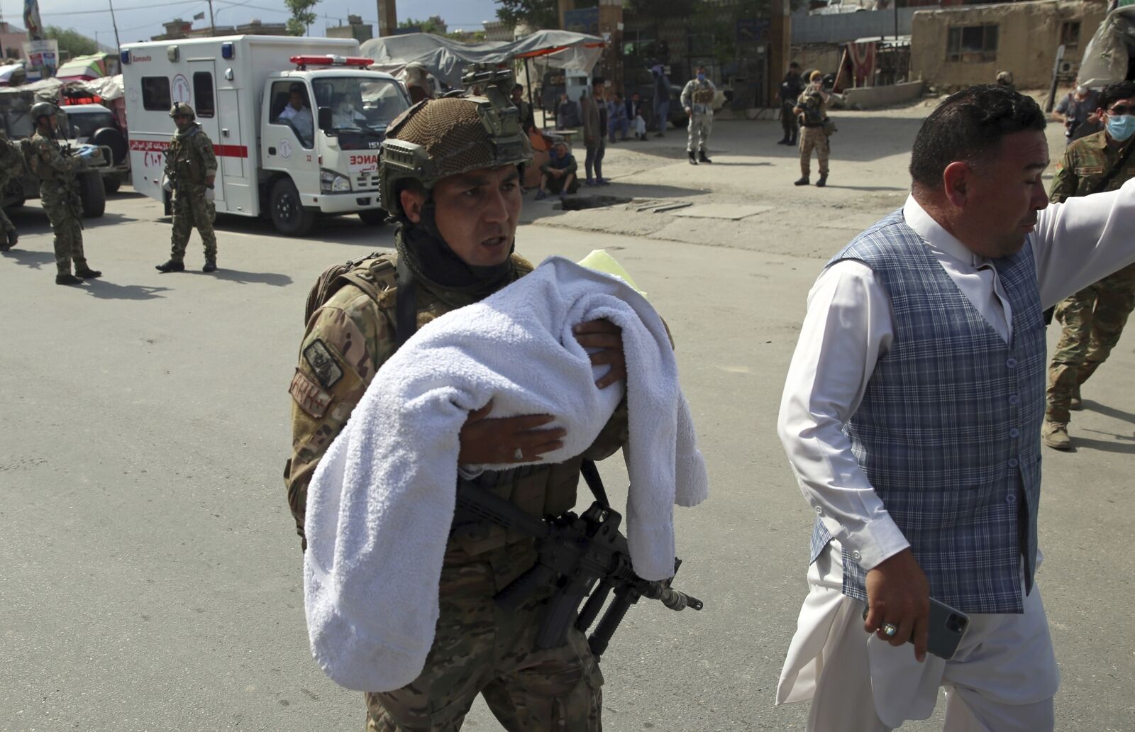 В Афганистане в двух крупных теракта[ за день погибли 28 человек
