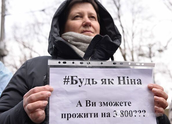 В Украине разгорелся скандал из-за нищенских окладов медиков. Врачи подняли бунт