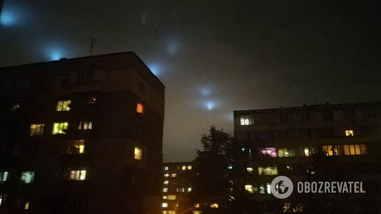 Киевлян удивило "загадочное" свечение в небе. Фото и видео