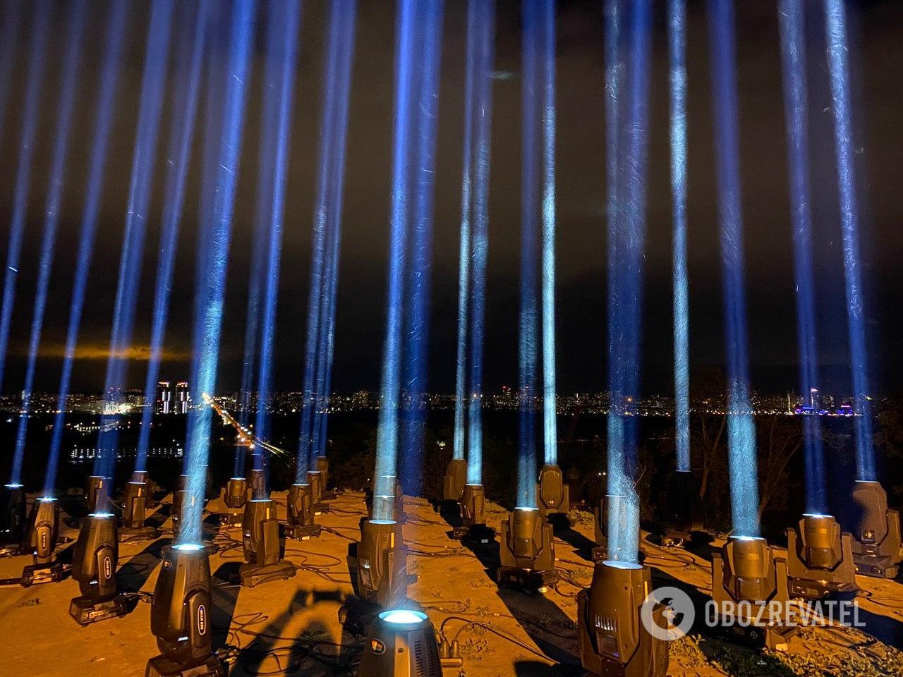 Киевлян удивило "загадочное" свечение в небе. Фото и видео