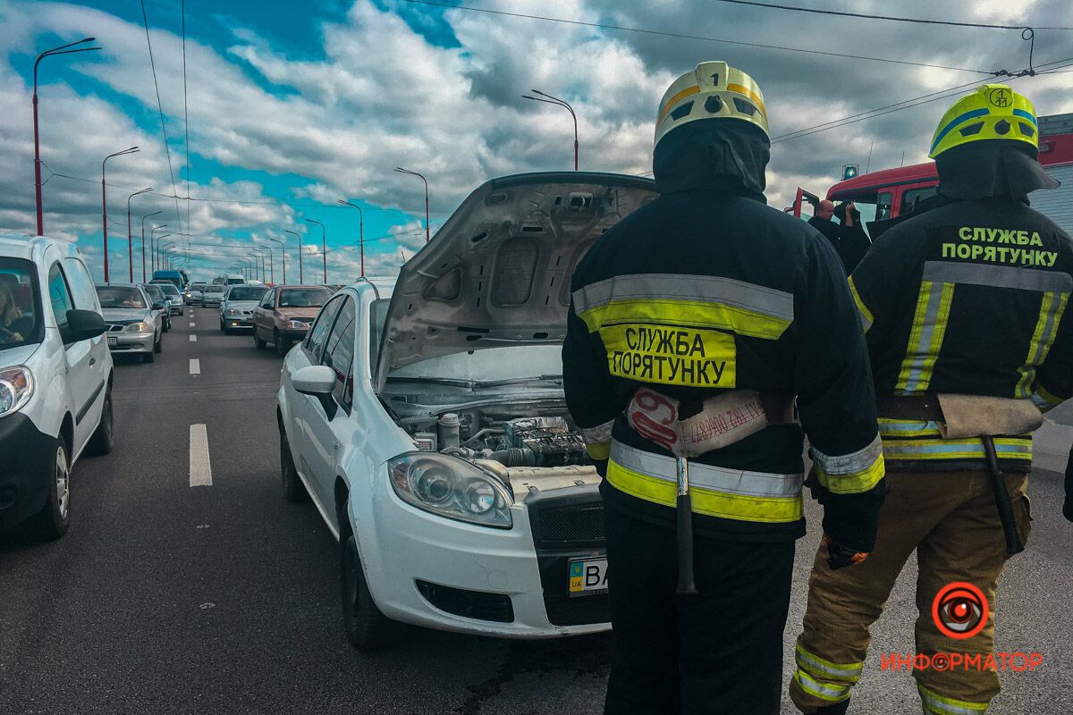 Пробка на Новом мосту в Днепре