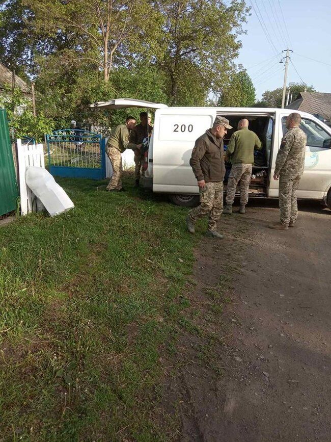 В Винницкой области простились с убитым на Донбассе воином ВСУ. Фото 18+