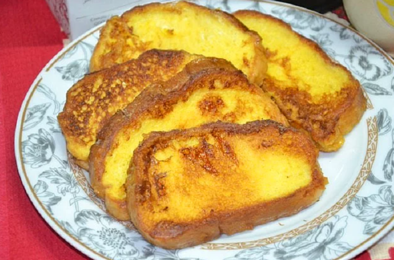 Хлеб с сахаром и ириски: в сети вспомнили 12 сладостей из СССР