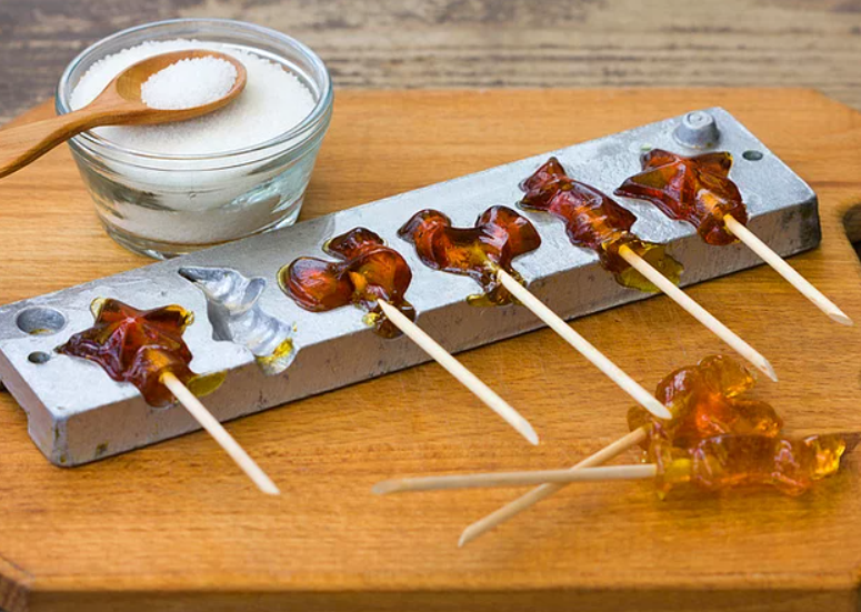 Хлеб с сахаром и ириски: в сети вспомнили 12 сладостей из СССР