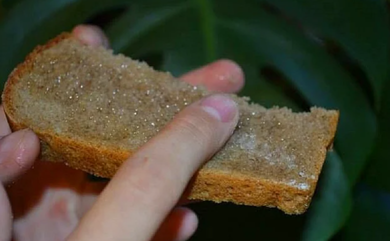 Хлеб с сахаром и ириски: в сети вспомнили 12 сладостей из СССР