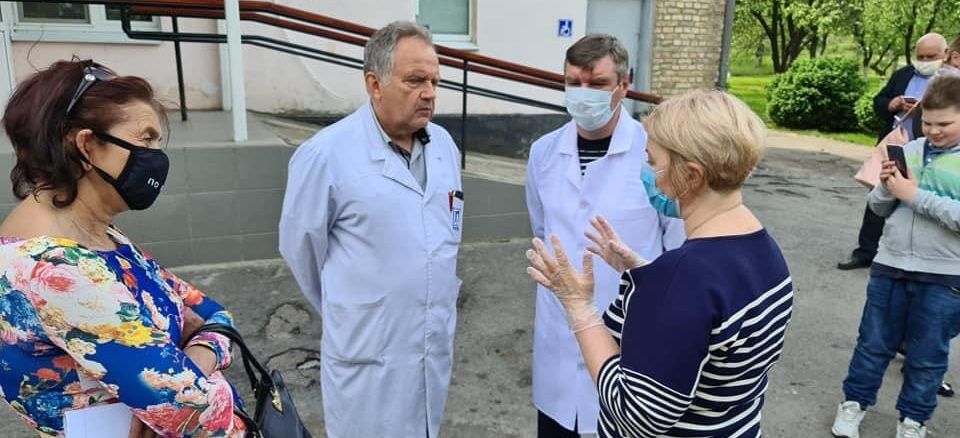 Черкаських медиків забезпечив захисними костюмами Фонд Порошенка