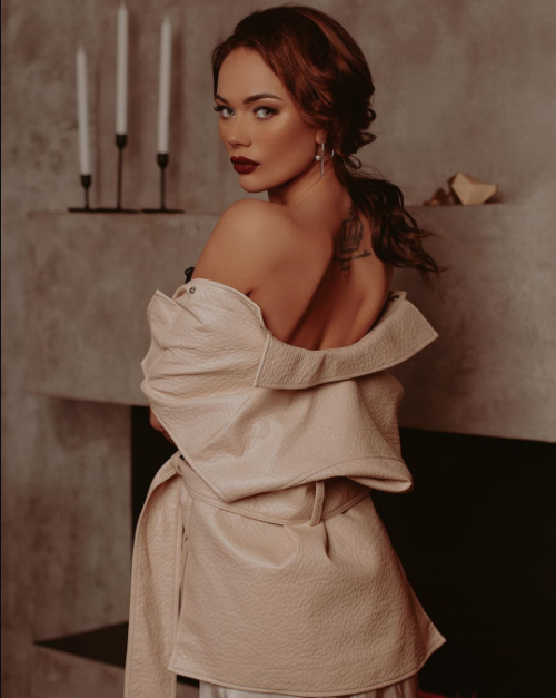 Яна Кошкіна в пікантній фотосесії