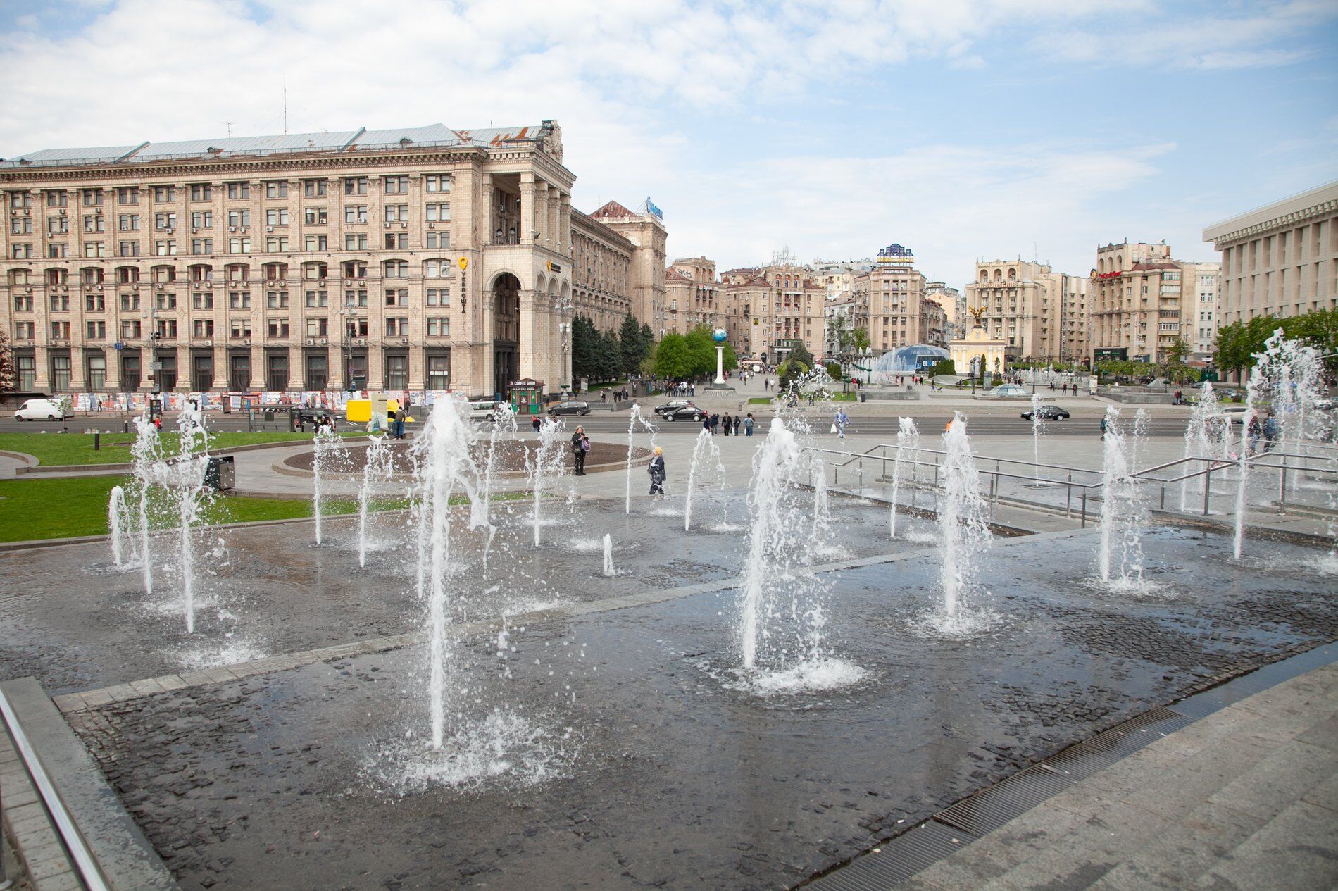 Фонтани на Майдані Незалежності у Києві