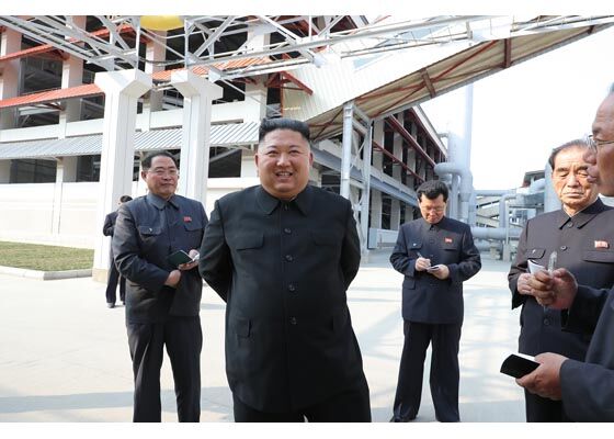 Ким Чен Ын после слухов о смерти на открытии завода